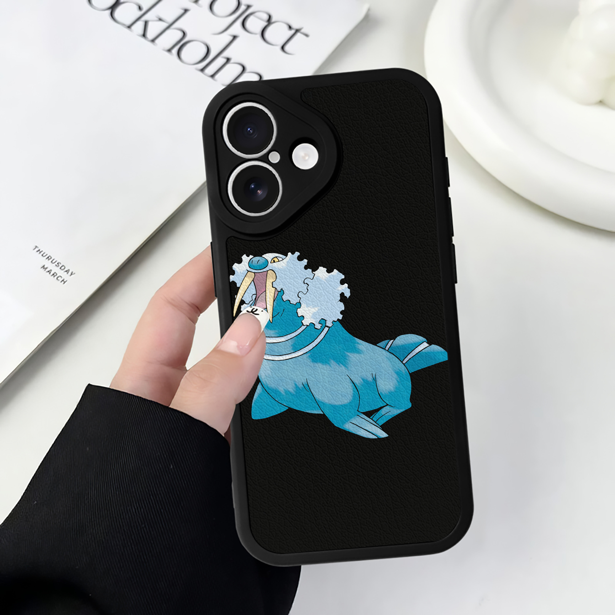 （画像用） ポケットモンスター Pokémon 【iPhone 16シリーズ対応】シリコンスマホケース（レザー調） 材質：シリコン